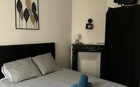 Un appartement authentique à deux pas de Paris .
